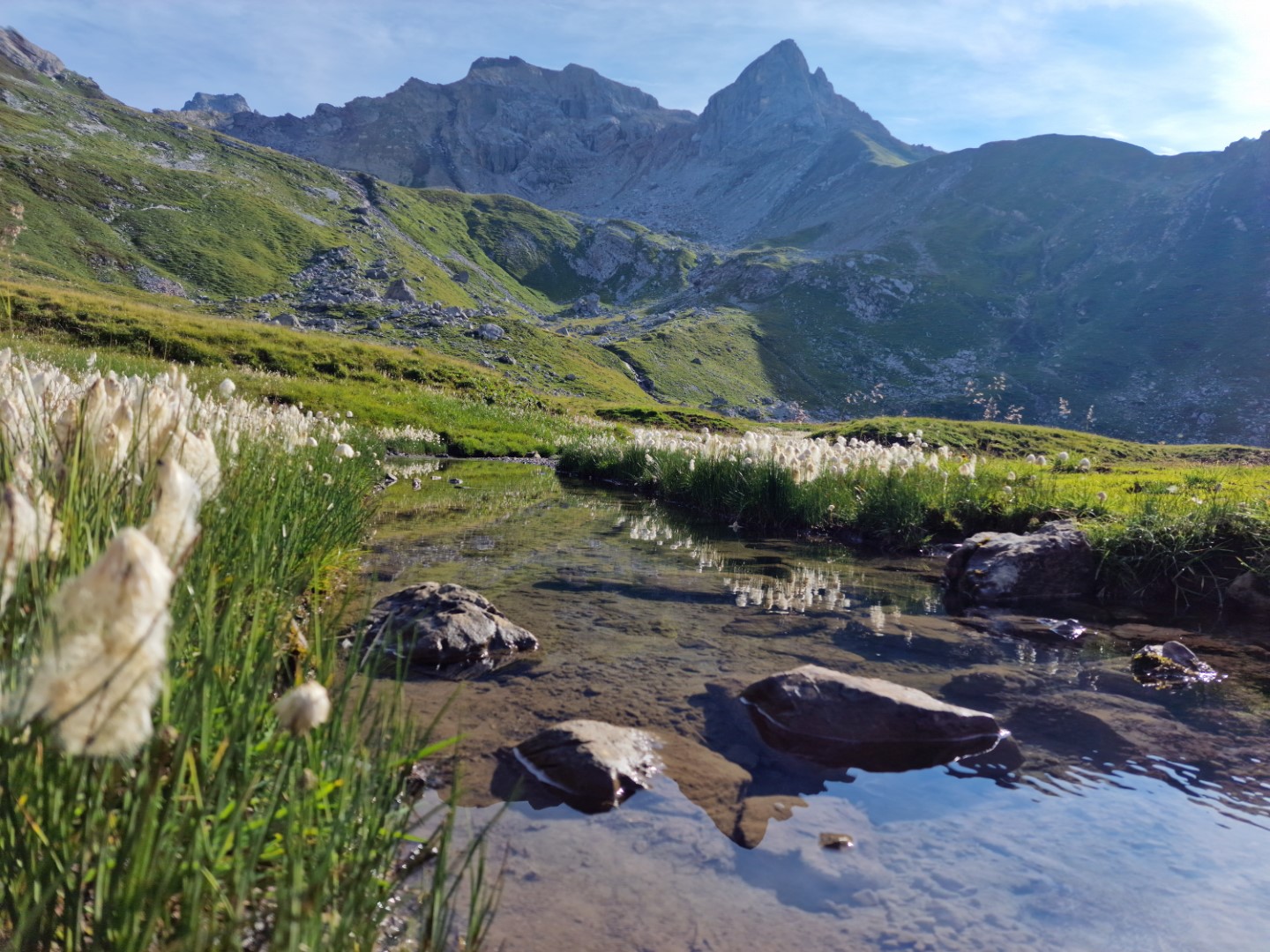 Wanderer in den Bergen bei Reutte